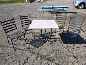 lot 78 image: Outdoor Patio Table with 4 Chairs