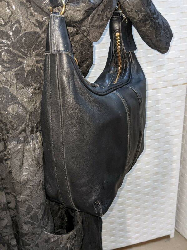 lot 129 image: Vintage Coach Ergo Mid-Size Shoulder Bag Boho Hobo Black