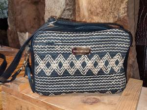 lot 49 image: Boca Republic Woven Rattan Purse