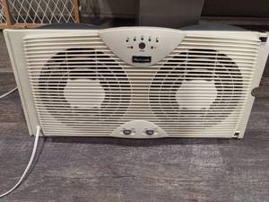 lot 62 image: Holmes Window Fan