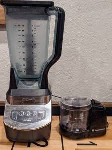 lot 71 image: Ninja Blender & Toastmaster Mini Chopper
