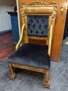lot 4 image: Stately Antique Victorian Throne Chair