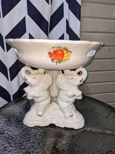 lot 21 image: Unique Glazed Ceramic 3 Elephant Stand