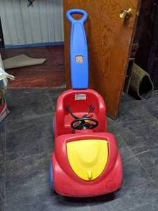 lot 10 image: Step2 Push Around Buggy Ride On - 10th Anniversary Edition