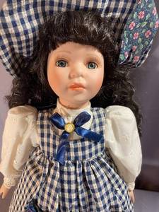 lot 99 image: Vanessa by Vanessa Ricardi - Fine Porcelain Doll Series 2000