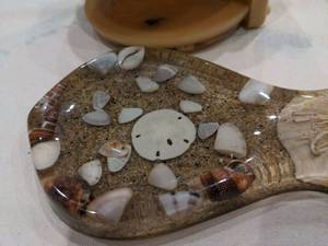 lot 86 image: Mid Century Modern Lucite Spoon Rest & Napkin Holder Infused wShells