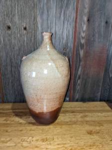 lot 44 image: Antique 2 Tone Pottery Vessel