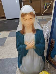 lot 48 image: Vintage General Foam Blow Mold Nativity Set wOriginal Box