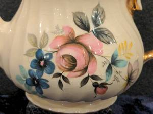 lot 57 image: James Sadler England Swirl Teapot Flowers Floral Gold Trim, 5