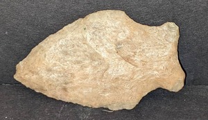 lot 119 image: Middle Archaic Hanna Point, Tan Quartzite