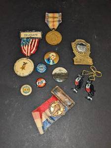 lot 138 image: Mixed Lot of Collectible Smalls