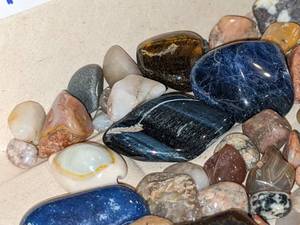 lot 149 image: Collection of Polished Rocks