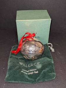 lot 65 image: Wallace 2009 Annual Sleigh Bell Ornament, Snowflake Pattern