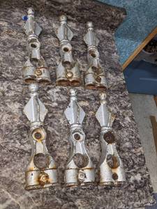 lot 74 image: Set of 6 Heavy Cast Metal Fence Finials