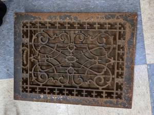 lot 76 image: Architectural Salvage Cast Metal Floor Grate