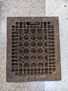 lot 71 image: Architectural Salvage Antique Cast Iron Floor Grate