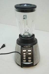 lot 2 image: Oster blender...