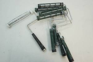 lot 19 image: paint roller handles