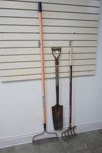 lot 50 image: garden tools