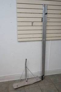 lot 53 image: snow shovel