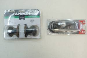 lot 171 image: Lever and knob set
