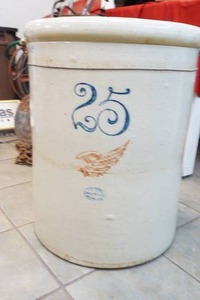 lot 181 image: Vintage crock