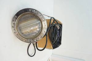 lot 93 image: swimming pool light