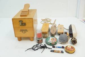 lot 95 image: shoe shine box