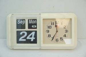 lot 106 image: calendarclock