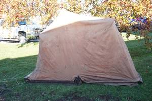 lot 114 image: portable fish house
