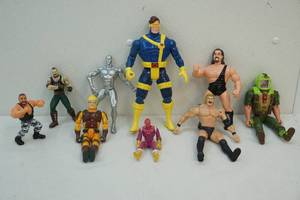 lot 117 image: action figures