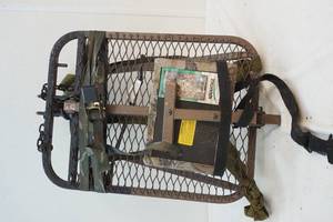 lot 145 image: Deer stand