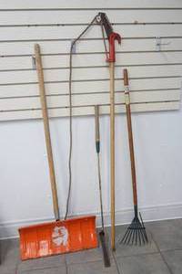 lot 190 image: Yard tools