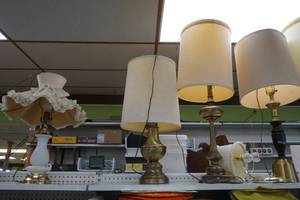lot 206 image: Lamps