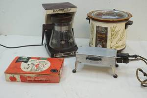 lot 223 image: Vintage kitchenware