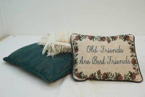 lot 226 image: Pillows