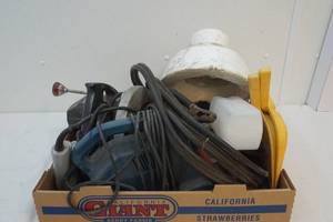 lot 237 image: Saw, hand vacuum, cables and more