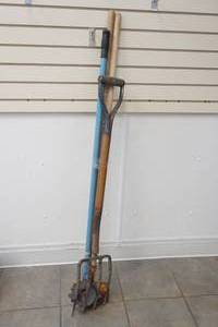 lot 240 image: Yard tools