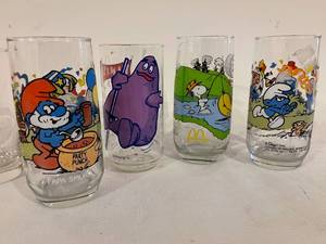 lot 120 image: Fun Vintage Tumblers