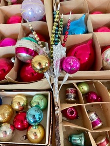 lot 13 image: Festive and Fun Vintage Ornaments
