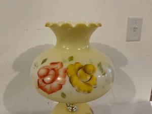 lot 143 image: Vintage Glass Ornate Hand Painted Lamp