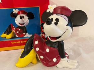 lot 146 image: Minnie Mouse Ceramic Bank