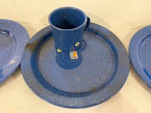 lot 147 image: Cinsa Enamel Plates and Cups