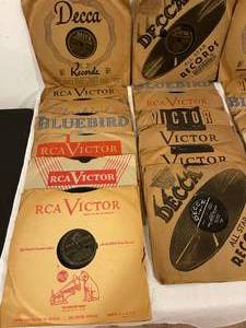 lot 166 image: Vintage 78s