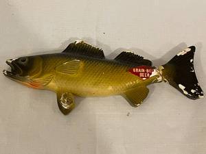 lot 181 image: Vintage Plaster Grain Belt Beer Fish Advertising Piece & A Meta Leave-A-Note Tin