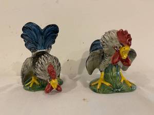 lot 199 image: Vintage Italy Roosters