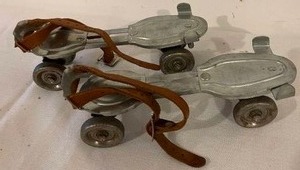lot 202 image: Vintage Globe Union Roller Skates