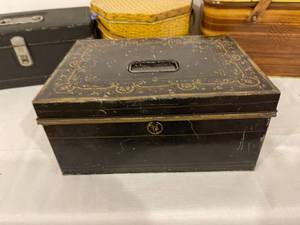 lot 210 image: Vintage Metal Tins