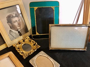 lot 293 image: Frames and Vintage Photos