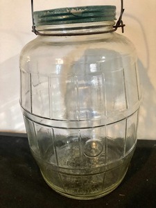 lot 294 image: Large Vintage Jar